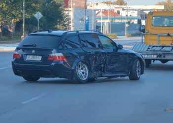 Забранен ляв завой завърши с катастрофа на ул.“Потсдам“ в Русе /ВИДЕО/