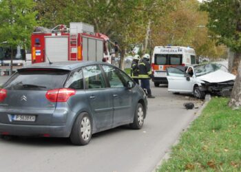 Мъж и жена са пострадали при тежката катастрофа на бул.“Липник“ в Русе /ВИДЕО/