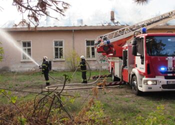 Пожарът в Червена вода е овладян, има съмнения за умишлен палеж /ВИДЕО/