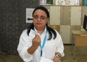 Машини вадят празни бюлетини в Русе, не е ясно защо /ВИДЕО/