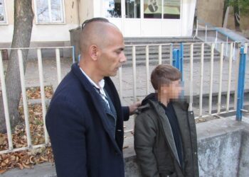 Баща от Русе пусна жалба срещу учителка, подстригала 9-годишния му син в час /ВИДЕО/