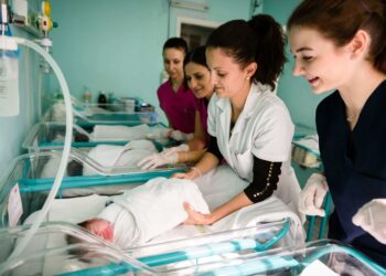 Специализанти за медицински сестри и акушерки за Русе ще получават по 2300 лв. допълнително