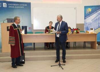 Проф.Велизар Павлов от Русенския университет бе удостоен със знака на областния управител