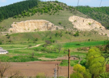 Инвеститор ще прави фотоволтаичен парк, за да произвежда „зелен“ водород край Копривец