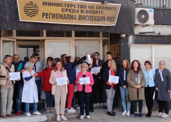 Служители на РИОСВ-Русе на протест: Омръзна ни да подценяват труда ни /ВИДЕО/
