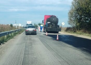 Заради напукан асфалт: Фирмата изпълнител ремонтира отново обновения път Русе-Червена вода