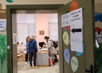Преди 7 часа имаше избиратели пред секциите в Русенско, гласуват на машина /ВИДЕО/