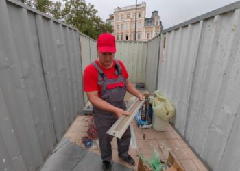 Подмяната на художественото осветление на площада в Русе разкри редица проблеми /ВИДЕО/