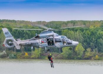 Самолет от Букурещ за София с 12 души на борда „катастрофира“ на брега на Дунава /ВИДЕО/