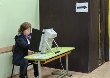 Преди 7 часа имаше избиратели пред секциите в Русенско, гласуват на машина /ВИДЕО/