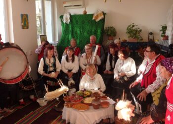 Самодейци от Белцов пресъздадоха седянка за Деня на християнското семейство