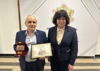 Учител от ПГЕЕ-Русе бе отличен с националната награда „Константин Величков“