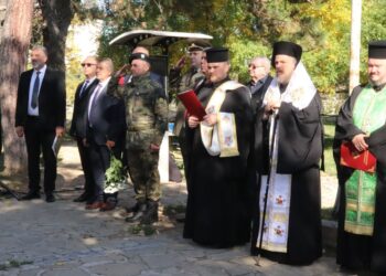 С панихида и военен ритуал Русе отбеляза Архангелова задушница