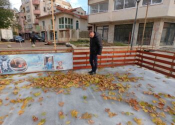 Вандали посегнаха на Ледената пързалка в Русе /ВИДЕО/