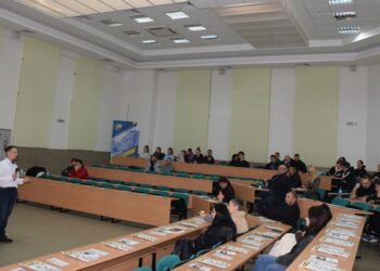 Студенти от Русе научиха какво стои зад професията „Ръководител на полети“