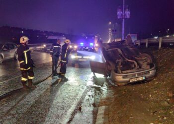 Автомобил с деца се обърна по таван в Русе след удар с тир /ВИДЕО/