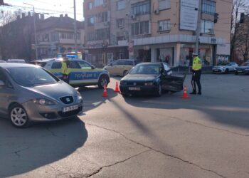 Катастрофа на възлово кръстовище в Русе изпрати мъж в болница /ВИДЕО/