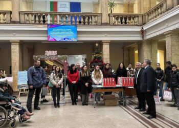 Русенският университет направи Коледата по-светла за студентите с увреждания