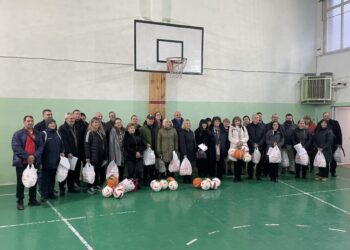 „Технополис“ дари 320 спортни топки на училищата в област Русе