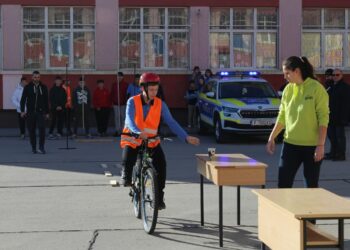 Близо 150 ученици от СУ „Васил Левски“ демонстрираха майсторско колоездене