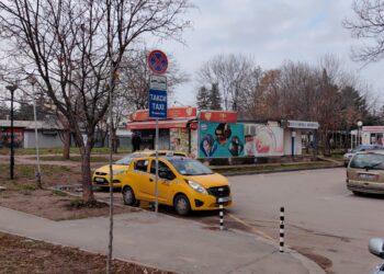 Недоволство от пиаца за таксита в междублоково пространство в Русе /ВИДЕО/