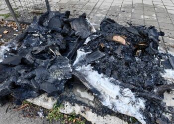 Горяха контейнери в центъра на Русе