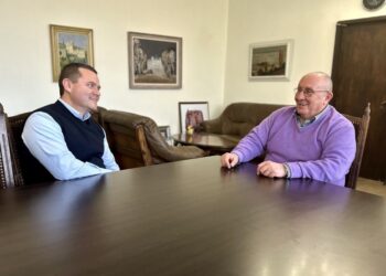 Кметът на Русе отличи Шкумбата с почетен плакет за неговия личен и сценичен юбилей