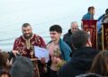 Русенец извади кръста от река Дунав край Тутракан