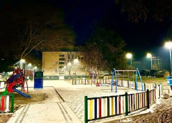 Обновиха парковата зона и площадките в Средна кула