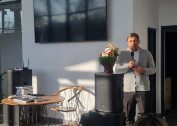 Актьорът Владимир Карамазов представи книгата си пред беленчани