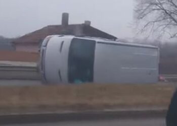 Водач на бус се обърна на бул.“Христо Ботев“ в Русе