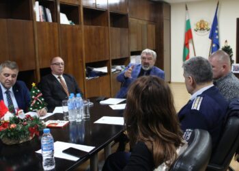 Областният управител на Русе съветва леките коли да плащат такса мост онлайн