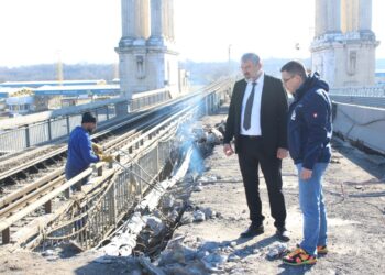 Областният управител на Русе провери ремонта и трафика на Дунав мост