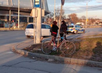 Велосипедист в насрещното по бул.“Липник“ предизвика катастрофа /ВИДЕО/