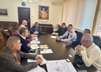 Кметът на Русе настоя пред НКЖИ за засилен контрол върху поддръжката около жп гара „Долапите“