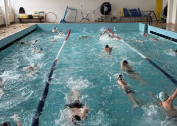 Обновеният басейн на Спортното училище в Русе посрещна ученически турнир