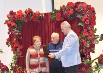 В Бяла наградиха майсторите на вино и поздравиха сем. Каратодорови за 65 г. от сватбата