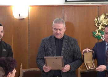 Кметът на Бяла награди най-успешния състезател по билярд Георги Георгиев