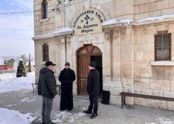 Кметът Пенчо Милков се запозна на място с ремонтите и проблемите в кв.“Долапите“