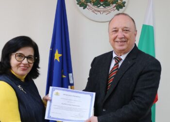 Отличиха с почетна грамота известния русенски историк д-р Веселина Антонова