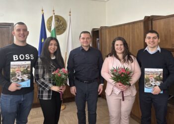 Кметът Пенчо Милков награди победителите в конкурса за най-атрактивна семейна снимка