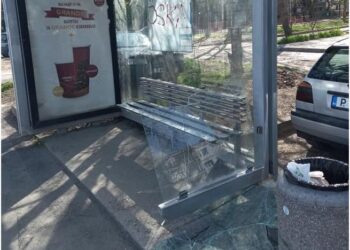 Съветникът д-р Росица Кръстева пита кмета за обновяването на автобусните спирки в Русе