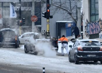 Шофьори тръгнаха да сменят гуми заради падналия сняг в Русе