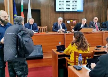 Скандал с искане за оставка на кмета на Русе и заплахи за живота му /ВИДЕО/