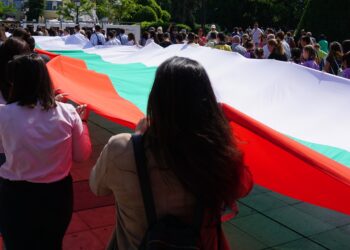 СУ „Васил Левски“ развява най-дългия трибагреник в България на 3 март