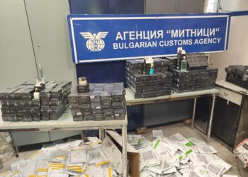 Митничарите откриха в кола край Дунав мост козметика за над 90 000 лв. без документи