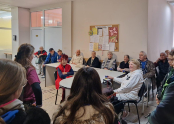 Децата от клуб „Приста скаут“ подариха близо 300 ръчно изработени мартенички на Дом „Възраждане“