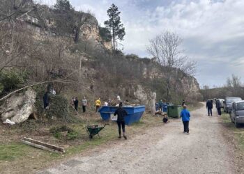 Община Русе се включи в акцията за почистване на хижа „Алпинист“ край Басарбово