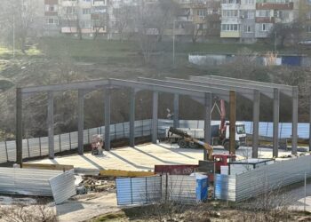 Възобновиха строежа на физкултурния салон към ОУ “Никола Обретенов” след тежък инцидент