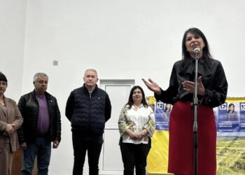 Препълнена зала посрещна Мариета Петрова в Чилнов, кметове на ГЕРБ я подкрепиха